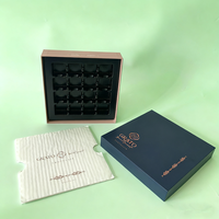 Boîtes personnalisées de luxe haut de gamme carrées faites à la main avec coussin rigide, logo en or rose gaufré, couleur personnalisée, laminage mat
