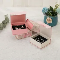 अति सुंदर गुलाबी गुलाब गहने बॉक्स अंगूठी हार कान की बाली किताब आकार चुंबकीय छोटे आभूषण कागज बॉक्स
