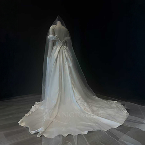 Robe de mariée sirène moderne NT15 avec col bateau long, en satin et dentelle, appliques de cristaux et fleurs 3D, avec surjupe - Product Image 2