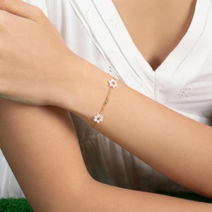 CHICNNA <span class=keywords><strong>Bracciale</strong></span> in <span class=keywords><strong>Argento</strong></span> 925 Placcato Oro 14K con Cristalli a Forma di Camelia, Gioiello Personalizzato Unico, Regalo di Laurea per Ragazze - Product Image 2