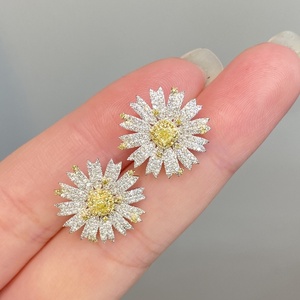 Boucles d'oreilles clous Xinfly en or massif 18 carats, motif floral, diamants naturels et diamants jaunes, bijoux sur mesure - Product Image 1