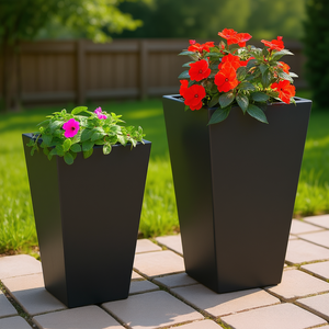 Set di 2 Fioriere Quadrate Moderne Nere in MgO per Esterni con Drenaggio per Patio, Giardino e Cortile - Product Image 2