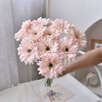 Bunga Gerbera Daisy Buatan Tangan Tangkai Tunggal dari Kain Sutra Realistis untuk Dekorasi Pernikahan, Hari Ibu, dan Rangkaian Bunga Rumah