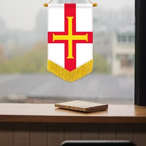 Bandera <span class=keywords><strong>de</strong></span> Guernsey con borlas <span class=keywords><strong>de</strong></span> 20x30cm colocada en la biblioteca para crear un ambiente tranquilo - Product Image 1