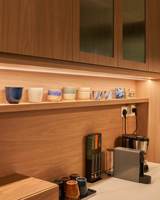 Vermonhouzz Meuble de cuisine haut de gamme sur mesure avec panneau arrière ouvert, armoires murales à portes vitrées et armoires supérieures en bois