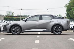 Auto Elettrica BZ3 Usata, 4 Porte, 5 Posti, 2WD, con Autonomia Superiore a 700km e Motore da 300kW, Berlina in Vendita - Product Image 5