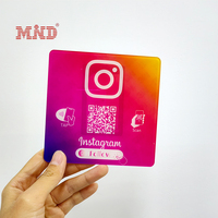 Échantillon gratuit de code QR personnalisé, carte RFID NFC en acrylique, autocollant pour les réseaux sociaux Facebook, TikTok, etc.