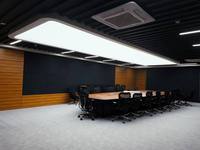 Plafond tendu en PVC imitation film souple avec cadre en aluminium et éclairage LED intégré pour salle de réunion rectangulaire moderne Skyliner – Boîtes lumineuses décoratives translucides
