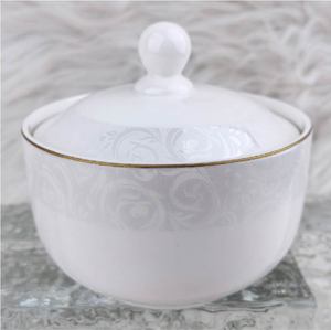 Service de table en porcelaine fine 2026, motif floral bleu en relief, bord doré à la main, vaisselle en céramique de luxe pour hôtels étoilés, traiteurs et mariages - Product Image 5