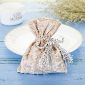 Sacs en velours à cordon avec pompon, sacs pour la Saint-Valentin, sacs cadeaux pour bijoux, sacs en velours pour mariage, pochettes pour bonbons - Product Image 1