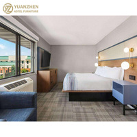 Liquidation de mobilier d'hôtel AmericInn : Ensembles de chambre d'hôtesse avec tête de lit, armoire, chaise et canapé en gros