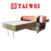 Presse à découper les chaussures hydraulique à 4 colonnes TW-560P avec engrenage et roulement, moteur 2,2 CV, puissance de coupe de 30 tonnes