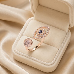 Anello Aperto Stile Occhio del Diavolo con Dettagli Scintillanti, Design Regolabile, Accessori di Moda per Donne - Product Image 1