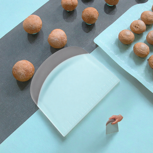 Golden View en STOCK Grattoir à pâtisserie flexible écologique en plastique pour gâteaux et pâtes, avec mesure - Product Image 3