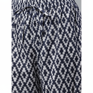 Conjunto Casual de Verano Yash Gallery: Kurta Recta de Algodón Slub Cambric con Estampado Floral Geométrico y Mangas 3/4, y Pantalón Palazzo hasta el Tobillo - Product Image 1