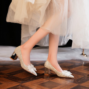 Elegantes Sandalias de Tacón con Punta Puntiaguda y Decoración de Lazo, Tacón Medio, Tacón Grueso, Fáciles de Poner, Zapatos para Fiesta de Boda, Dorado Brillante - Product Image 2