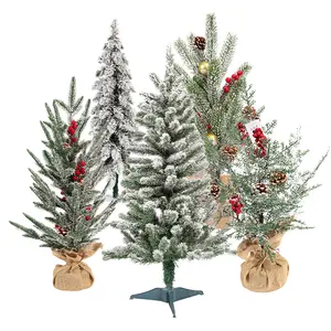 60 cm Großhandel verschiedene mini-gepotteter Weihnachtsbaum aus PE heißer Verkauf flockend weiße Feiertagsdekoration mit Rotbeeren-Kunststoffständer