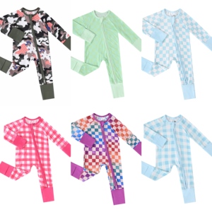 Ecologische gestreepte geruite bamboe pyjama's voor pasgeboren baby's, op maat gemaakt, snelle verzending, ademend, geschikt voor alle seizoenen. - Product Image 1
