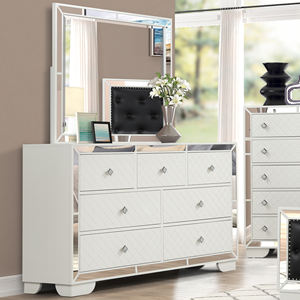 Ensemble de meubles de chambre à coucher classiques de luxe ornés, comprenant un lit rembourré sculpté blanc, une commode, une table de chevet et un coffre. - Product Image 2