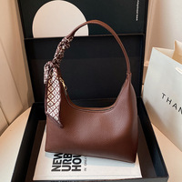 Sac à main en cuir vegan doux de qualité supérieure, sac fourre-tout souple, sac hobo en forme de croissant pour femmes