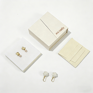 Scatola per Gioielli di Lusso Ecologica Biodegradabile Riutilizzabile Rigida con Chiusura Magnetica, Fodera in Spugna e Logo Stampato in <span class=keywords><strong>Oro</strong></span> per Matrimoni - Product Image 1