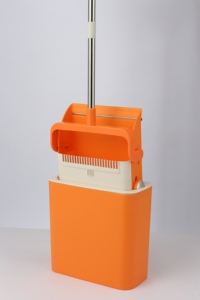 Ensemble <span class=keywords><strong>balai</strong></span> et pelle ergonomique multifonctionnel 3-en-1 en acier inoxydable avec poubelle intégrée pour usage professionnel - Product Image 3