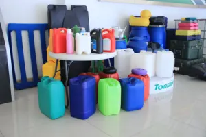 TONGJIA – Machine de moulage par soufflage de bouteilles d'eau en plastique