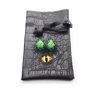 उच्च गुणवत्ता कस्टम चमड़े ड्रैगन आंख पासा बैग रंगीन दानव आंखें पासा बैग