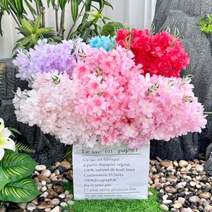 Fleurs artificielles Queyiyi, fleurs de cerisier artificielles, style B, grandes, à 5 branches, multicolores, en soie, pour décoration de mariage, accessoires pour allée - Product Image 1