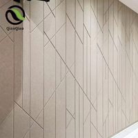 Panneau mural acoustique en PET à rainures en V QIANQIAO, surface géométrique sculptée, ignifuge, écologique, pour intérieur commercial