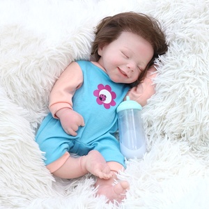 Muñeca Bebé Reborn <span class=keywords><strong>de</strong></span> <span class=keywords><strong>Silicona</strong></span> <span class=keywords><strong>de</strong></span> 16 Pulgadas <span class=keywords><strong>con</strong></span> <span class=keywords><strong>Ojos</strong></span> <span class=keywords><strong>Abiertos</strong></span> y Cabello Implantado, Estilo <span class=keywords><strong>de</strong></span> Juguete <span class=keywords><strong>de</strong></span> Dibujos Animados, Suave, <span class=keywords><strong>con</strong></span> <span class=keywords><strong>Ojos</strong></span> <span class=keywords><strong>Abiertos</strong></span> y Ropa - Product Image 4