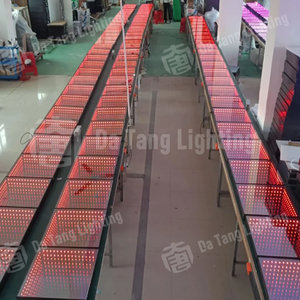 Dalles de sol LED Abyss personnalisables pour parcs à thème et centres de divertissement intérieurs - Product Image 2