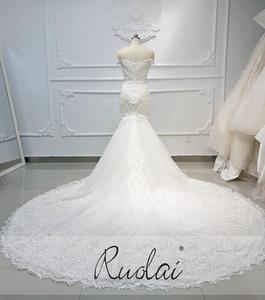 Robe de <span class=keywords><strong>mariée</strong></span> longue de luxe Ruolai QW01169, style sirène, épaules dénudées, dentelle lourdement perlée, traîne cathédrale - Product Image 6