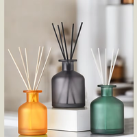 Bouteille en verre de luxe 250 ml pour aromathérapie à domicile avec design sérigraphié, bouchon en liège, diffuseur à bâtonnets inclus, commande minimum 100 pièces