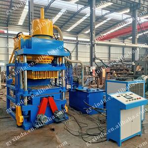 Máquina de fabricación de ladrillos de pavimentación coloreada de funcionamiento rápido Máquina de ladrillos de plástico Producto Ladrillos de cáscara de coco - Product Image 2