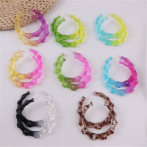 Qiuhan 75 มม.ไม้ไผ่ Hoop อะคริลิคเรซิ่นที่มีสีสันต่างหูผู้หญิงของขวัญเครื่องประดับสไตล์ฤดูร้อนแฟชั่นน่ารักชุบเงิน 2 คู่ - Product Image 4