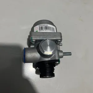 Chinese Sinotruk HOWO Truck Spare Parts HOWO Adaptation Valve WG9000360518