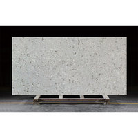 Dalle de quartz artificiel gris clair marbré moderne DCT CN7021 pour bureaux, plans de travail de salle à manger et plans de toilette - Antimicrobienne et durable