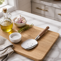 Spatule de cuisine en acier inoxydable à manche en bois, ajourée, avec trou de suspension, écumoire de cuisine perforée, vente en gros