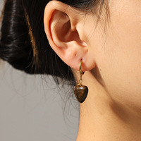 Boucles d'oreilles pendantes KITI Boho en œil de tigre avec pompon, plaqué or 18 carats PVD, en acier inoxydable et pierre naturelle pour femme
