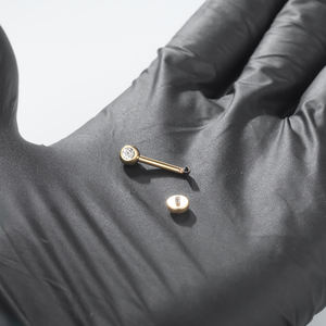 Lingchee G23 Titane Christina Vertical Capuche Piercing Or Couleur Lèvres Piercing Zircon Sexy Femmes Piercing Corps Bijoux 14G - Product Image 5