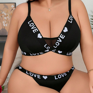 Conjunto de dos piezas de sujetador sin aros con copas triangulares y estampado de letras LOVE estilo europeo y americano, y bragas de cintura alta. - Product Image 3