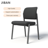 Chaise de bureau ergonomique en maille, structure métallique, sans accoudoirs, design contemporain, convertible pour les écoles et les hôpitaux