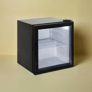 Enfriador de exhibición de puerta de clase única Venta caliente OEM 52L Mini encimera Enfriador de bebidas compacto Vino Bebida Gabinete de escritorio - Product Image 1