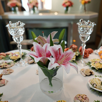 Fleur de lys artificielle réaliste et élégante avec eau artificielle dans un vase en verre pour la décoration de la maison, des mariages, de Noël et des remises de diplômes