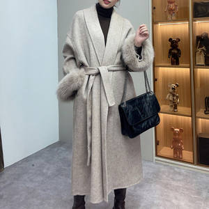 Cappotto da Donna Lungo Invernale <span class=keywords><strong>di</strong></span> Lusso Elegante Modello Kimono in Lana e Cashmere <span class=keywords><strong>con</strong></span> Revers e <span class=keywords><strong>Pelliccia</strong></span> <span class=keywords><strong>di</strong></span> Volpe Vera, Morbido e Caldo <span class=keywords><strong>con</strong></span> Cintura, Ingrosso 2025 - Product Image 2