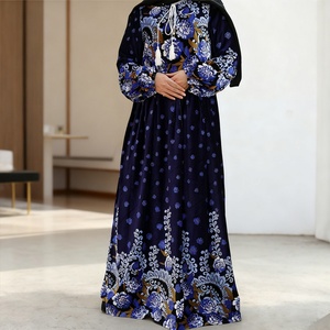 En promotion : Robe longue chic en velours à motifs floraux et manches élastiquées pour femmes musulmanes (6245) - Product Image 2