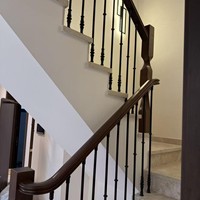 Escalier en colimaçon de luxe à main courante simple, en alliage d'aluminium moderne, résistant à l'eau, peignable, idéal pour l'intérieur de villa