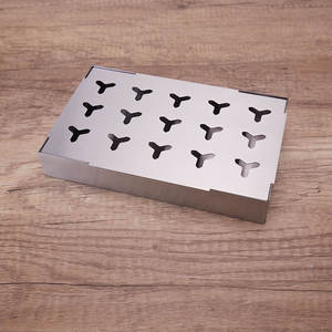 Tube à fumée universel en acier inoxydable pour barbecue au gaz ou au <span class=keywords><strong>charbon</strong></span> <span class=keywords><strong>de</strong></span> <span class=keywords><strong>bois</strong></span>, ajoute une saveur fumée grâce aux copeaux <span class=keywords><strong>de</strong></span> <span class=keywords><strong>bois</strong></span>, avec couvercle à charnières - Product Image 6