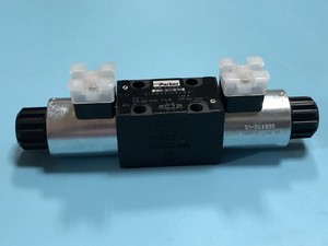 D1VW001CNJW91 Solénoïde de commande directionnelle 4/3 voies, bobine 001 / Centre ouvert, Stock d'origine - Product Image 6